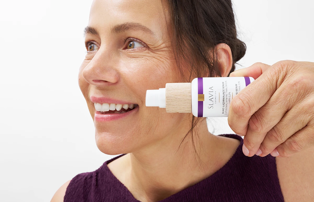 Silnie ujędrniające serum z liposomalnym retinalem 0,1% i HPR 0,2%