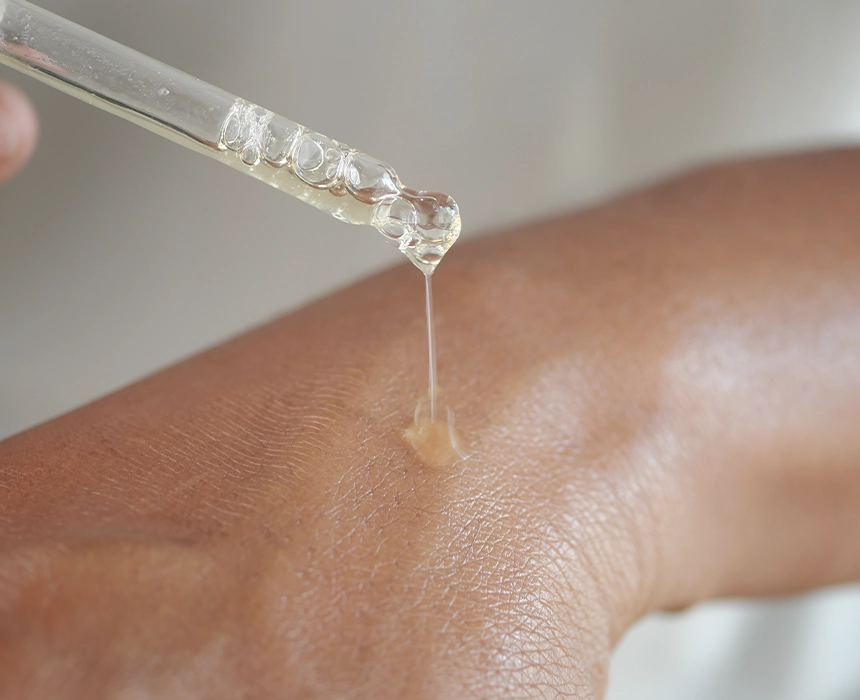 Próba uczuleniowa kosmetyku – kiedy zrobić i jak interpretować reakcję skóry?